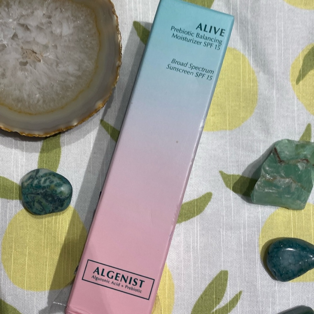 Algenist
ALIVE Prebiotic Balancing Moisturizer SPF 15